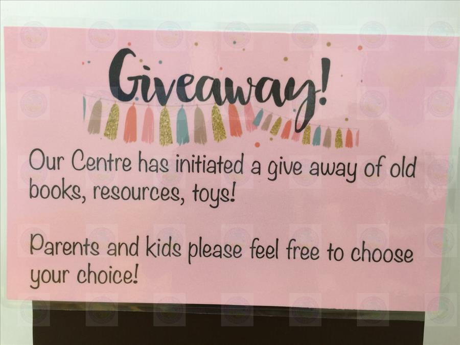  Our centre has initiated a Give Away! 我们学校开展了赠送学生书本，资料活动！